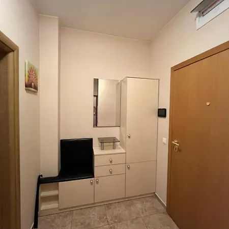 Apartman Business And Leisure In Mladost 2 With Free Garage Szófia